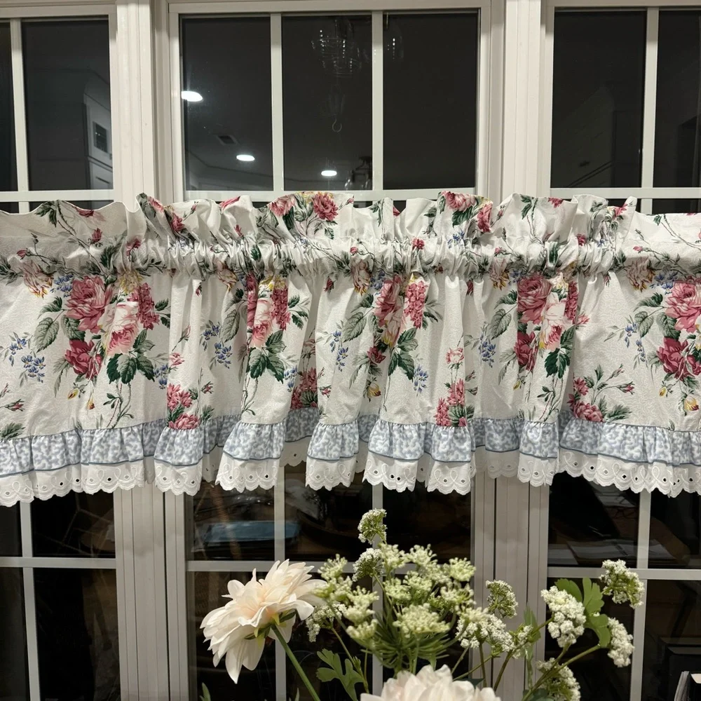 Vintage 1990's Waverly Floral set of 2 Valances / window curtain